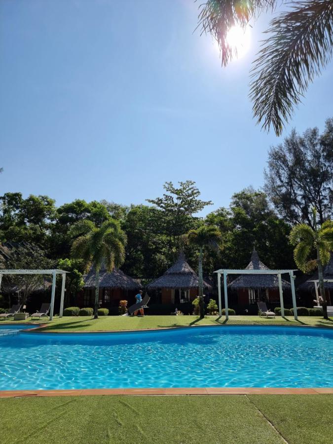 Phayam Cottage Resort Koh Phayam Bagian luar foto
