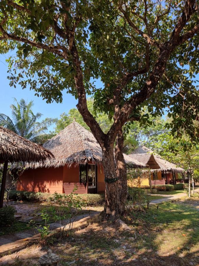 Phayam Cottage Resort Koh Phayam Bagian luar foto