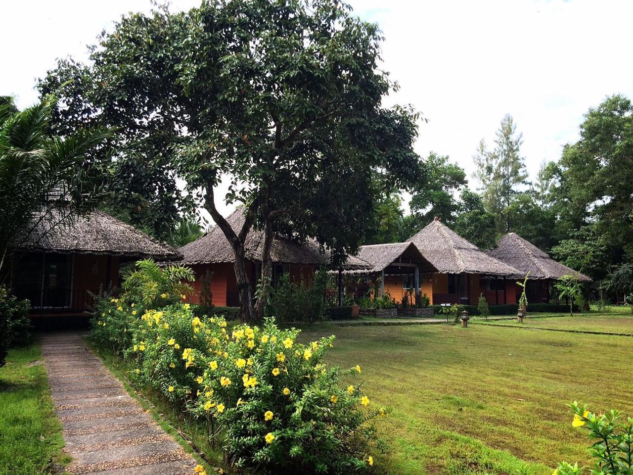 Phayam Cottage Resort Koh Phayam Bagian luar foto