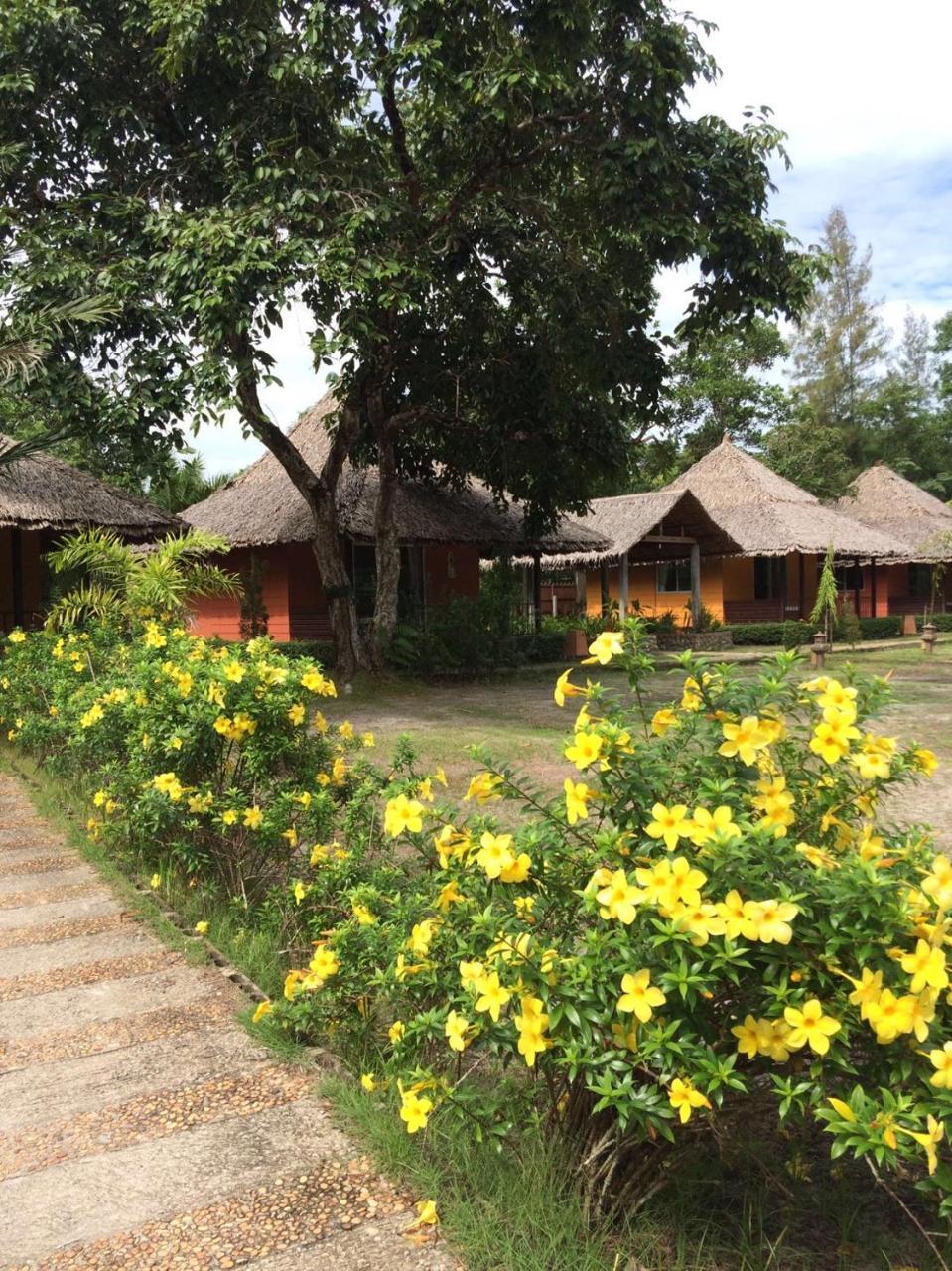 Phayam Cottage Resort Koh Phayam Bagian luar foto
