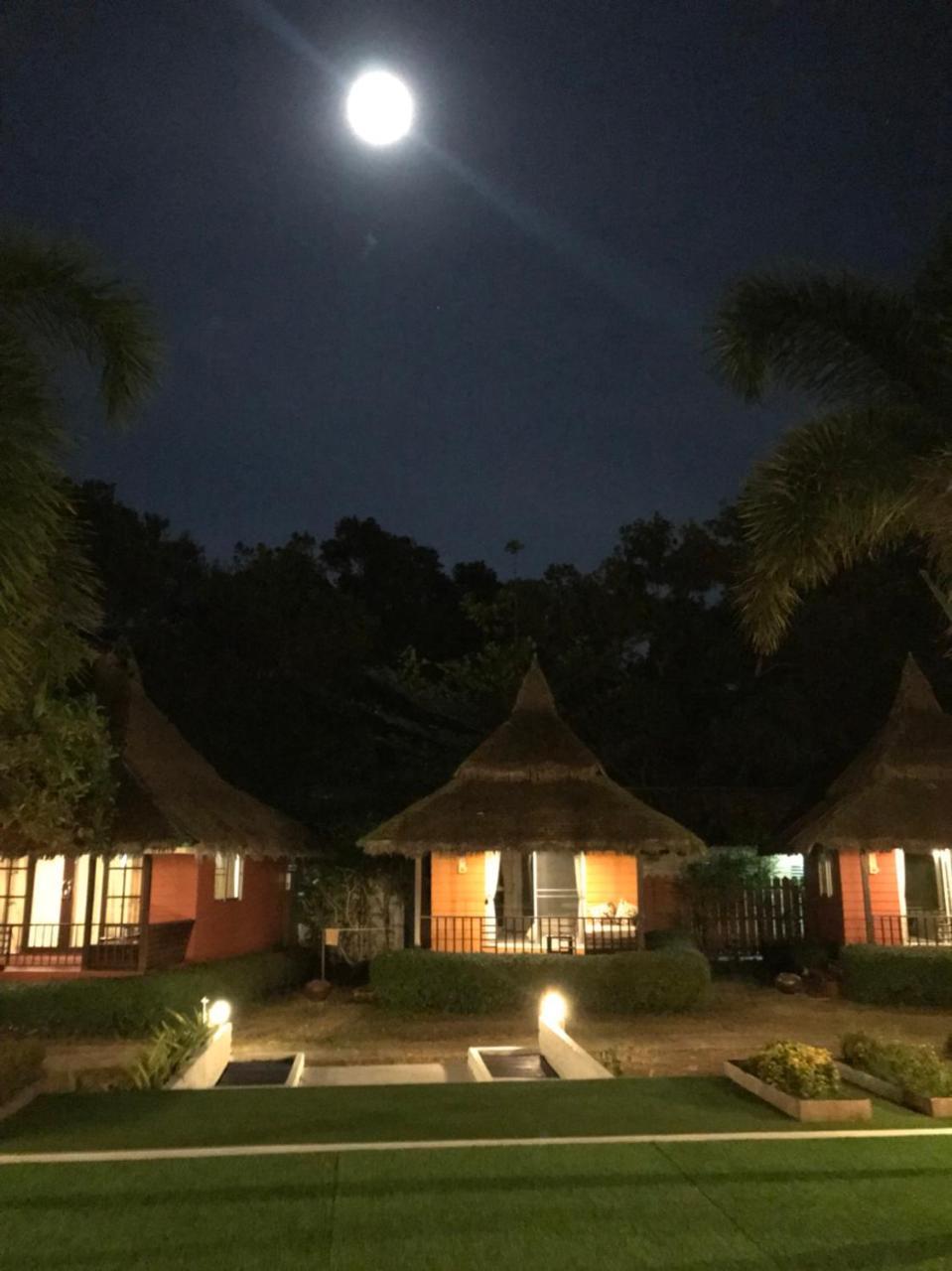 Phayam Cottage Resort Koh Phayam Bagian luar foto